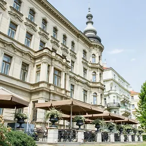 le-palais-art-hotel-prague.praguehotelsweb.com/